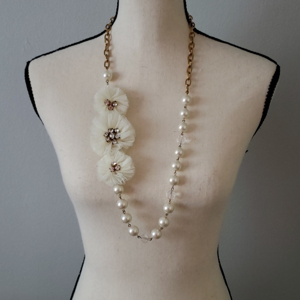 Pearl daisy statement necklace